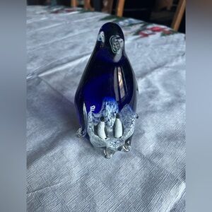 Blue art solid glass penguin figurine collectible (*B)